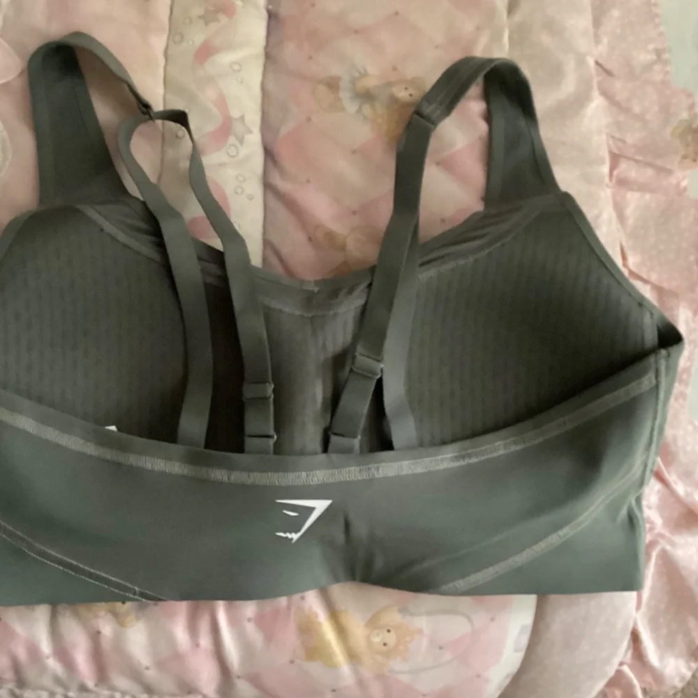 2 Gymshark- STITCH FEATURE SPORTS BRA Medium Support - Picture 4 of 8